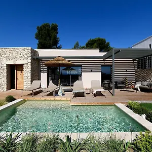  Villa Les Loges En Provence 